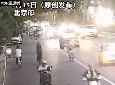 银河证券 14岁少女遭男子疯狂别车 北京警方：李某某(男，42岁)行拘